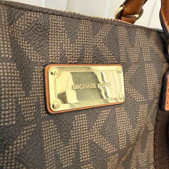 Michael Kors MK Brown Logo Travel Bag - Picture 7 of 16